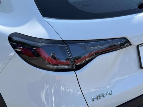 Certified 2024 Honda HR-V LX image 9