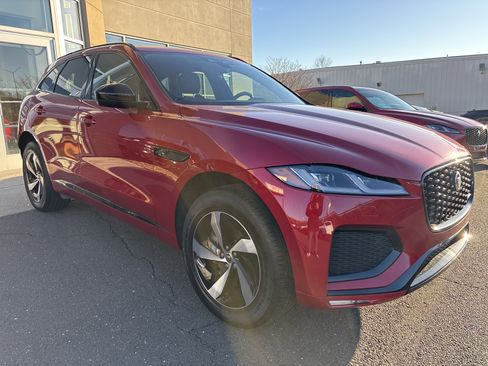 Certified 2025 Jaguar F-PACE R-Dynamic S image 9