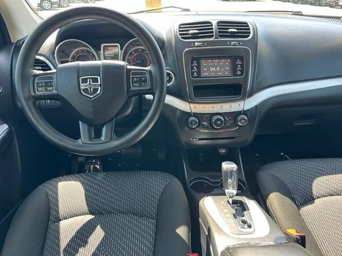 Used 2020 Dodge Journey SE FWD image 5