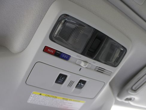 Used 2018 Subaru Forester 2.5i Limited image 19