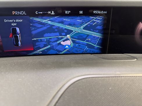 Used 2025 Lincoln Nautilus Premier w/ Jet Appearance Package image 16