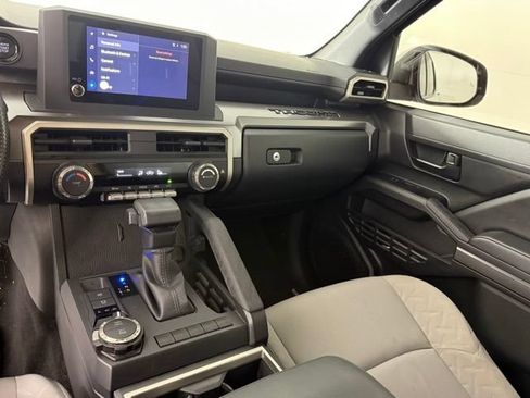 Used 2025 Toyota Tacoma SR5 AWD/4WD image 22