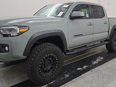 Used 2023 Toyota Tacoma TRD Off-Road w/ TRD Premium Off Road Package AWD/4WD image 6