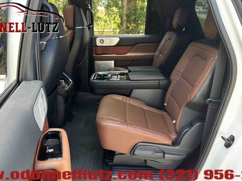Used 2024 Lincoln Navigator L Reserve AWD/4WD image 17