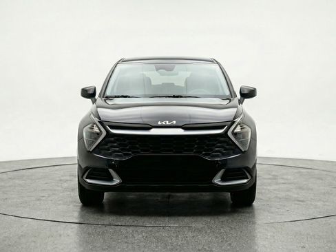 Used 2025 Kia Sportage LX FWD image 2