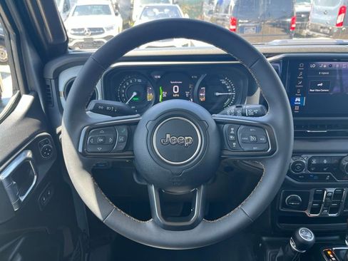 Used 2024 Jeep Wrangler Unlimited w/ Convenience Group AWD/4WD image 18