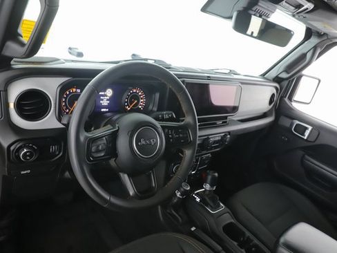 Used 2024 Jeep Gladiator Willys image 17