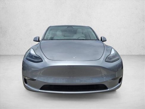Used 2024 Tesla Model Y Long Range AWD/4WD image 2