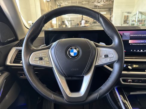 Used 2024 BMW X7 xDrive40i w/ Premium Package image 22