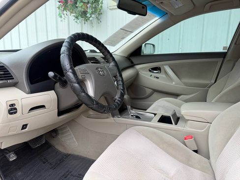 Used 2010 Toyota Camry SE FWD image 11