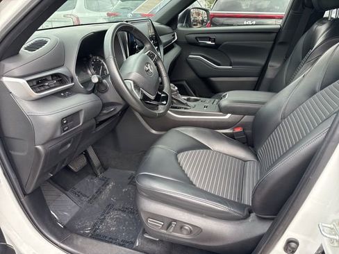 Used 2022 Toyota Highlander XSE image 22