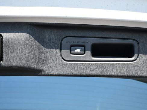 Used 2025 Honda Pilot Touring image 32