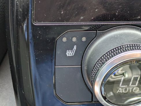 Used 2023 Toyota Highlander XLE image 29