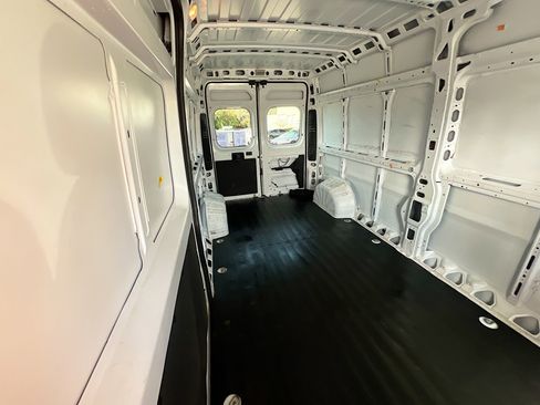 Used 2023 RAM ProMaster 2500 image 33