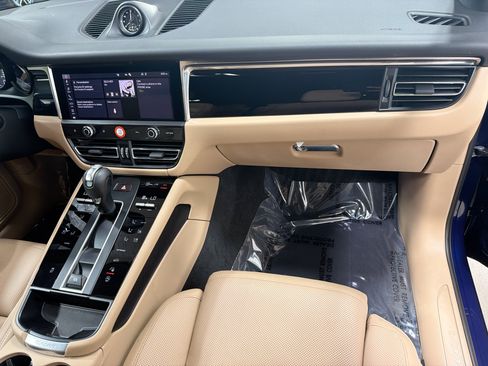 Certified 2026 Porsche Macan AWD/4WD image 18