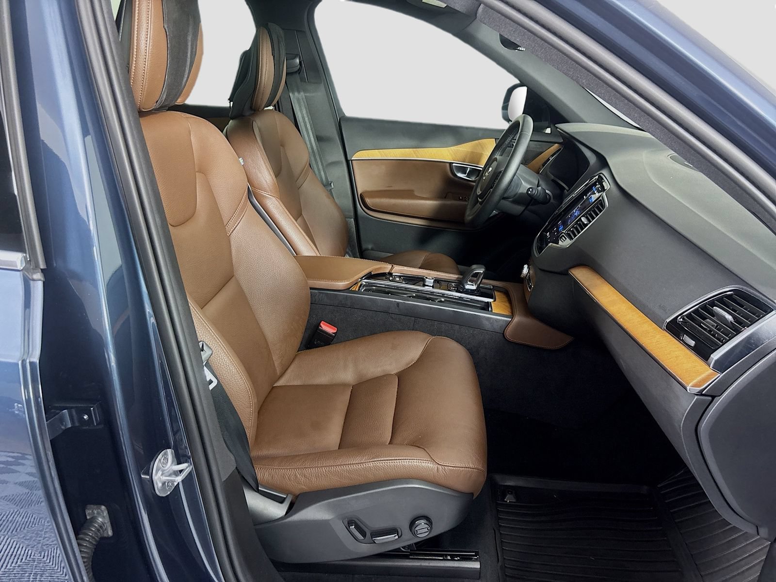 Used 2024 Volvo XC90 B6 Plus w/ Protection Package Premier AWD/4WD image 31