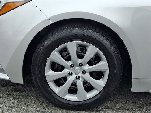 Used 2023 Toyota Corolla SE image 8