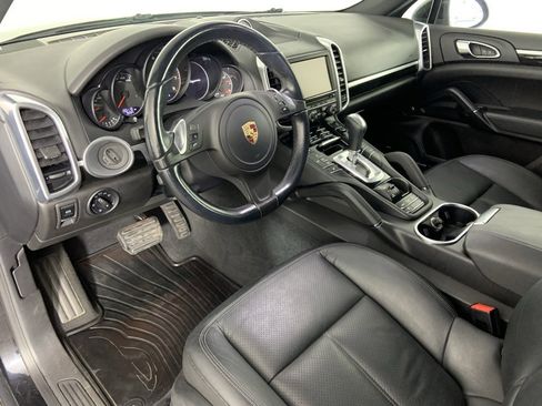 Used 2014 Porsche Cayenne w/ Basic Package image 31