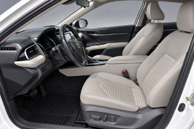 Used 2020 Toyota Camry SE FWD image 7