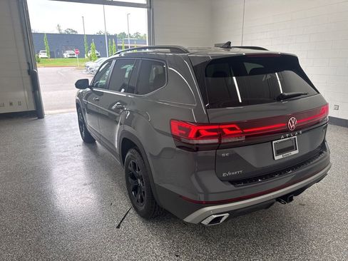 New 2026 Volkswagen Atlas Peak Edition AWD/4WD image 3