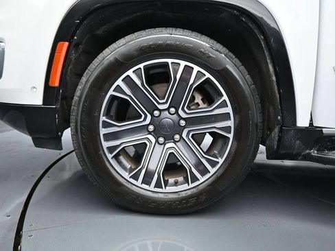 Used 2024 Jeep Wagoneer L Series II w/ Flexible Seating Group AWD/4WD image 33