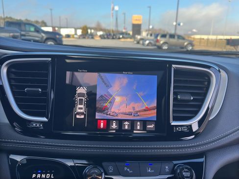 New 2026 Chrysler Pacifica Limited image 16