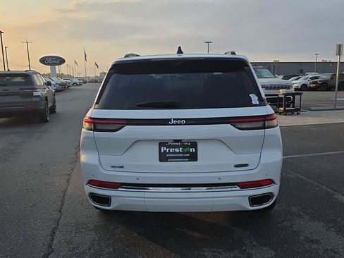 Used 2023 Jeep Grand Cherokee Overland w/ Luxury Tech Group IV AWD/4WD image 7