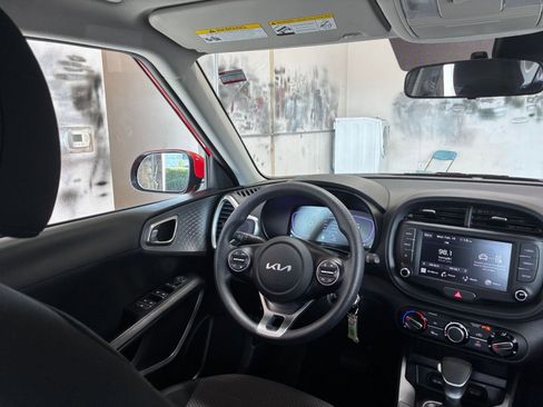 Used 2025 Kia Soul LX w/ LX Technology Package image 32