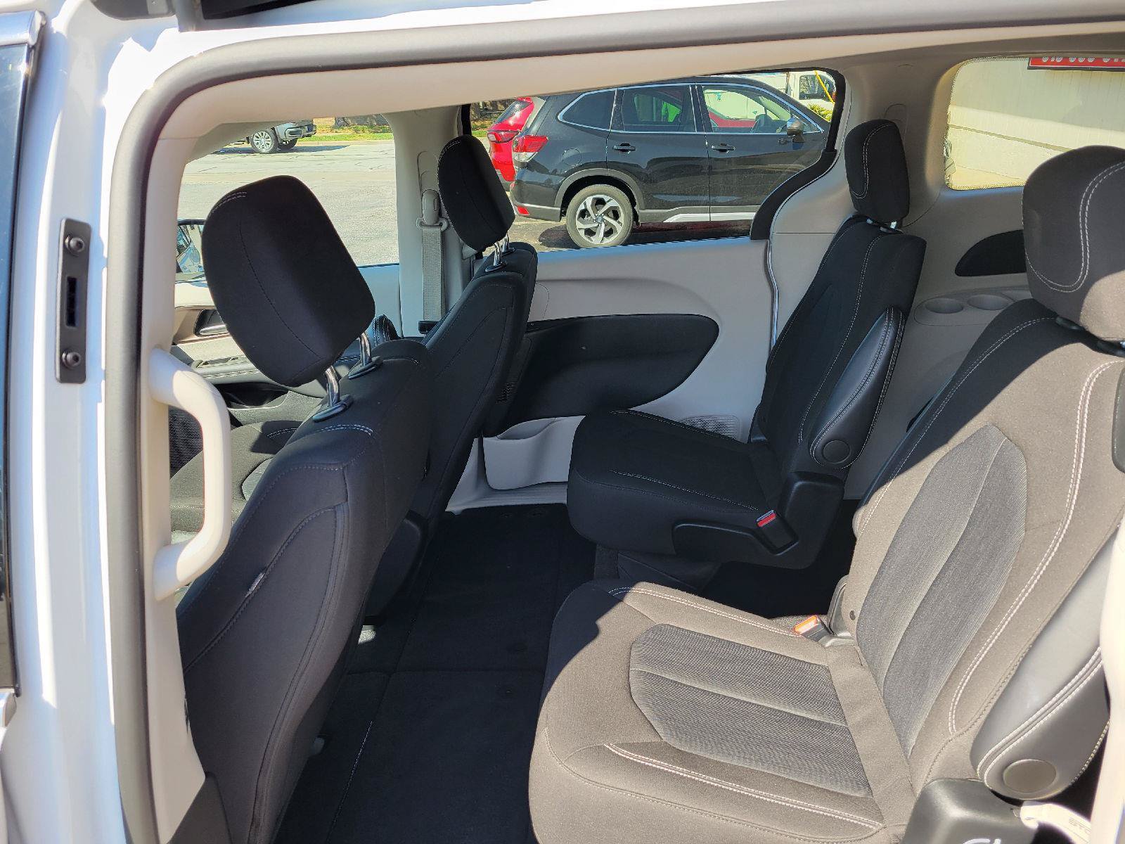 Used 2024 Chrysler Voyager LX FWD image 6