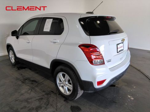 Used 2022 Chevrolet Trax LS w/ Tint and Cruise Package FWD image 7