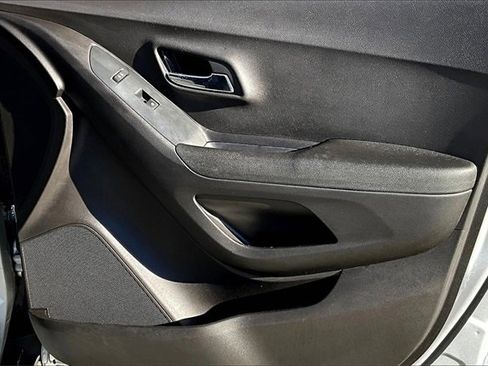 Used 2017 Chevrolet Trax LT image 21