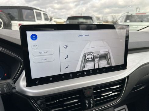 Used 2024 Ford Escape Platinum w/ Class II Trailer Tow Package image 19