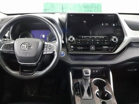 Used 2021 Toyota Highlander Platinum image 16