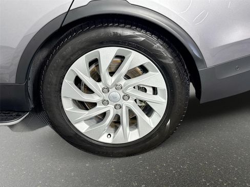 Certified 2024 Land Rover Discovery S AWD/4WD image 33