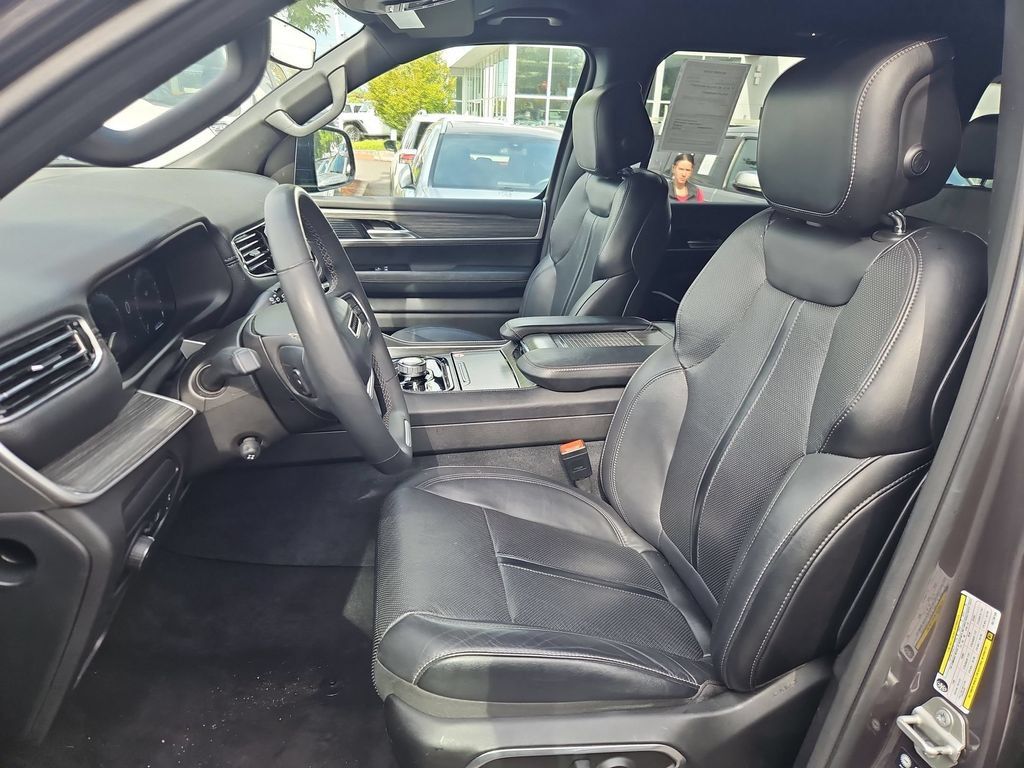 Certified 2024 Jeep Wagoneer Series II w/ Flexible Seating Group AWD/4WD image 12