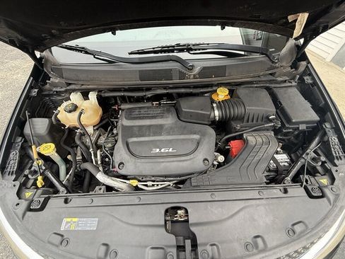 Used 2017 Chrysler Pacifica Limited FWD image 19