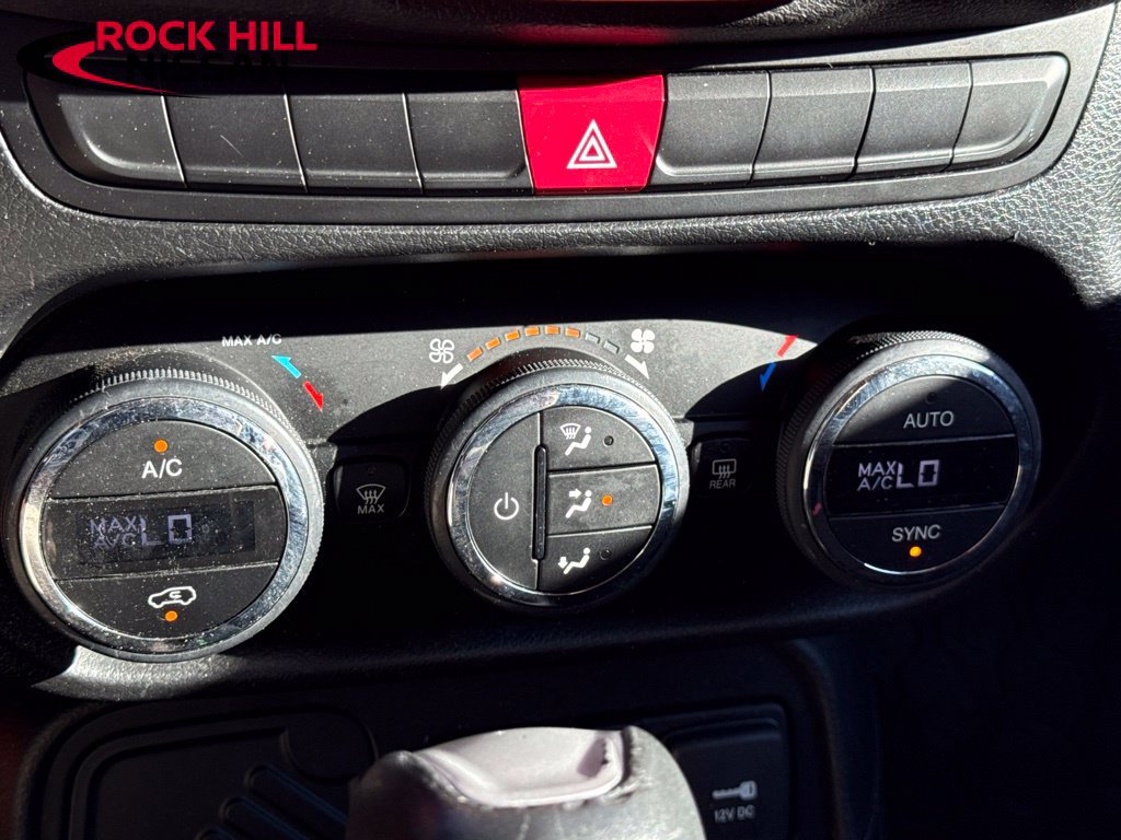 Used 2015 Jeep Renegade Latitude w/ Popular Equipment Group FWD image 35