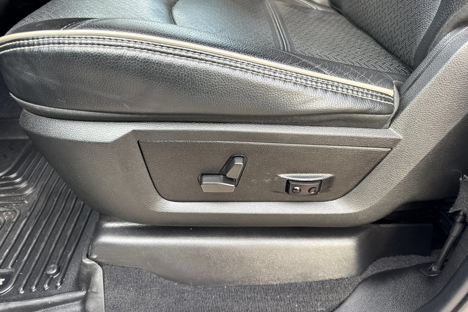Used 2022 RAM 2500 Laramie AWD/4WD image 12