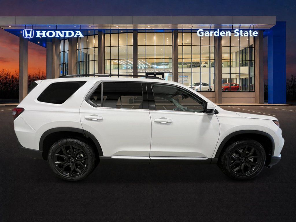 Used 2025 Honda Pilot Touring image 8