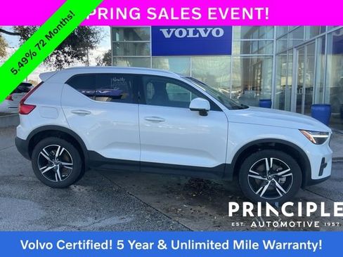 Used 2025 Volvo XC40 B5 Core image 3