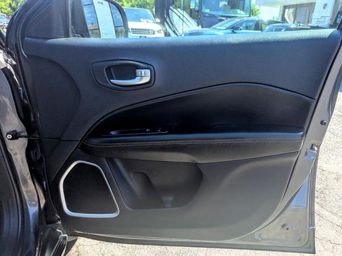 Used 2017 Jeep Compass Limited image 31
