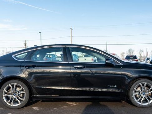 Used 2019 Ford Fusion Titanium image 5