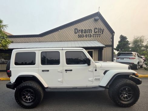 Used 2018 Jeep Wrangler Unlimited Sahara AWD/4WD image 4