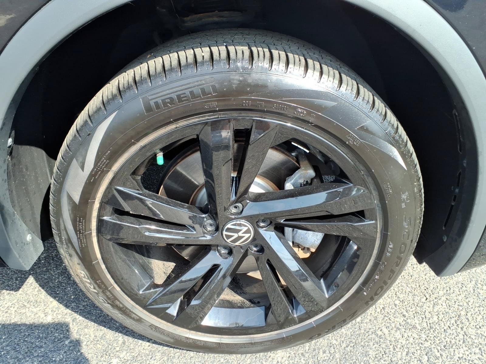 Certified 2023 Volkswagen Tiguan SE R-Line FWD image 9
