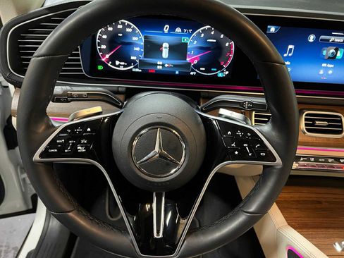 Used 2025 Mercedes-Benz GLS 450 4MATIC image 27