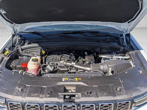 Used 2025 Jeep Grand Cherokee L Limited image 23