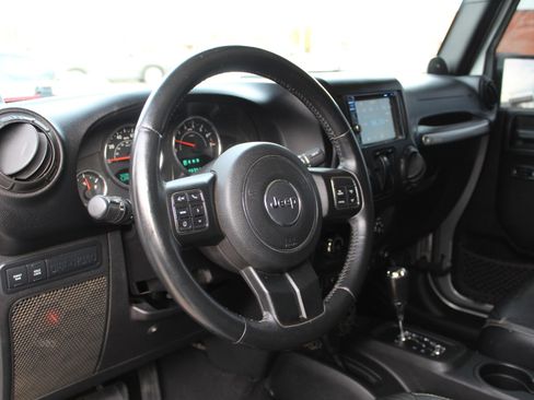 Used 2014 Jeep Wrangler Rubicon w/ Power Convenience Group image 21