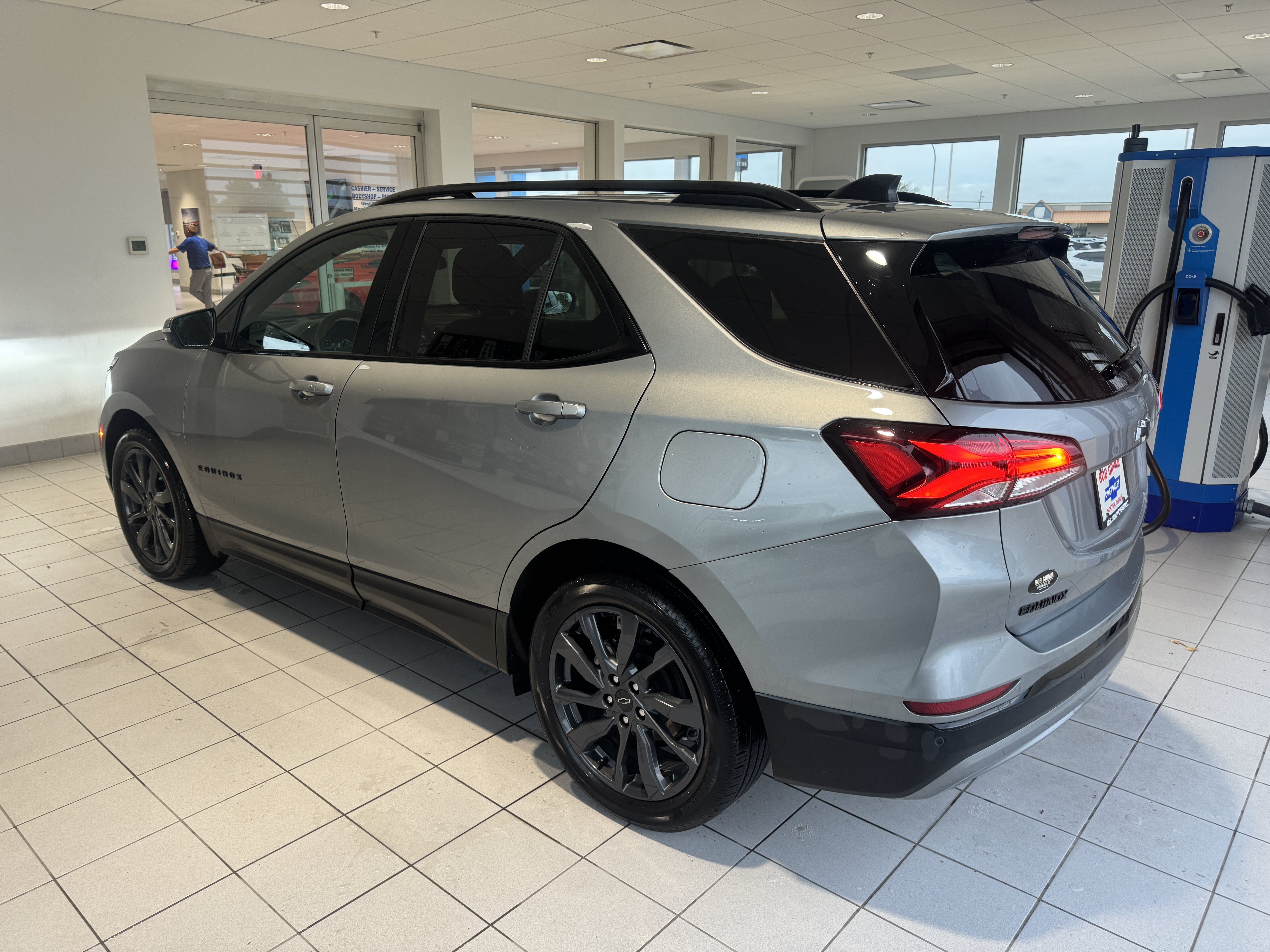 Used 2024 Chevrolet Equinox RS FWD image 8