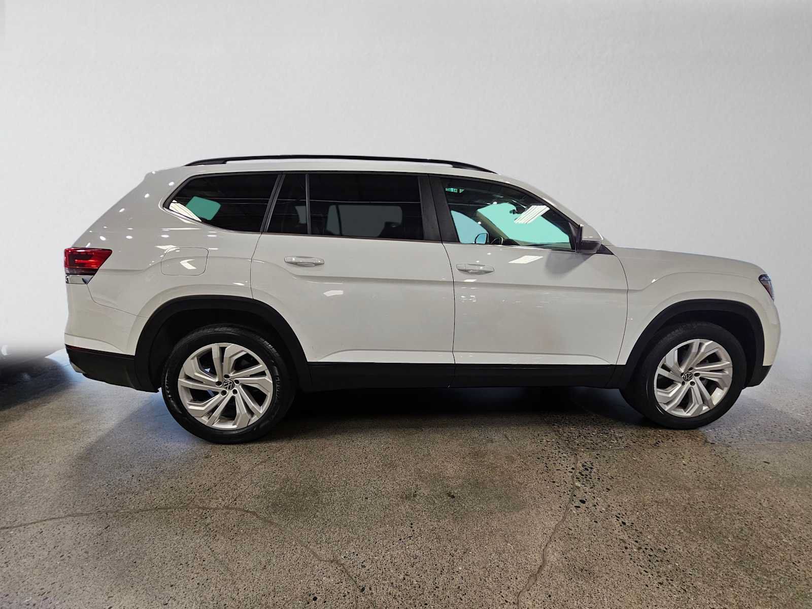 Used 2023 Volkswagen Atlas SE w/ Panoramic Sunroof Package AWD/4WD image 2