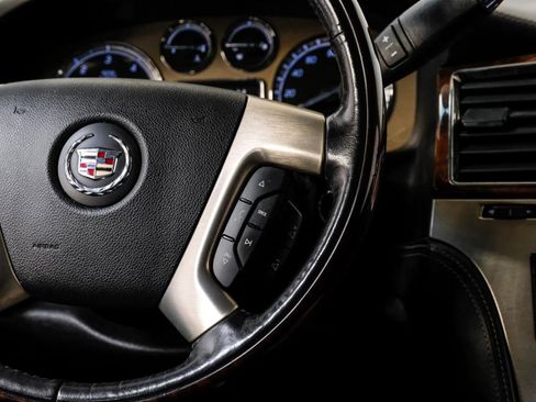 Used 2013 Cadillac Escalade Platinum RWD image 23